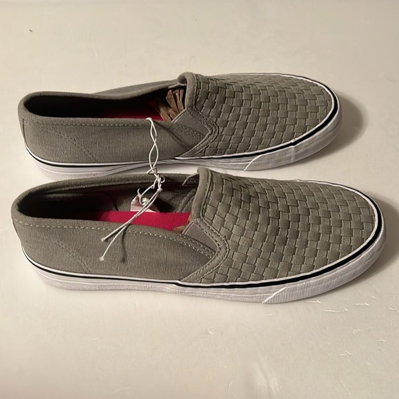 New Bongo Women’s Slip On Sneakers - Picture 7 of 7